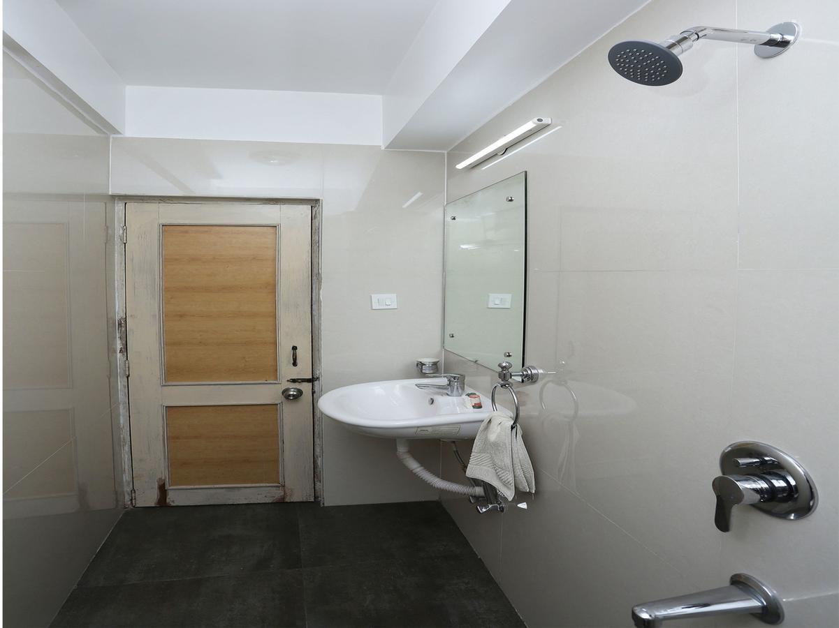 Hotel Amrit Regency 구와하티 외부 사진