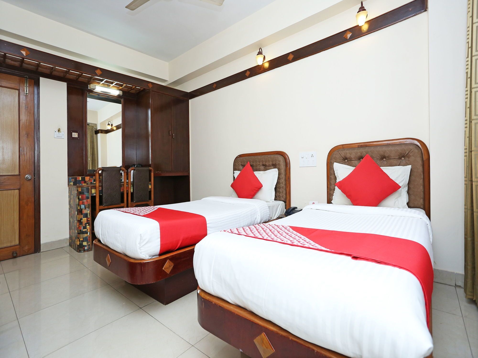 Hotel Amrit Regency 구와하티 외부 사진