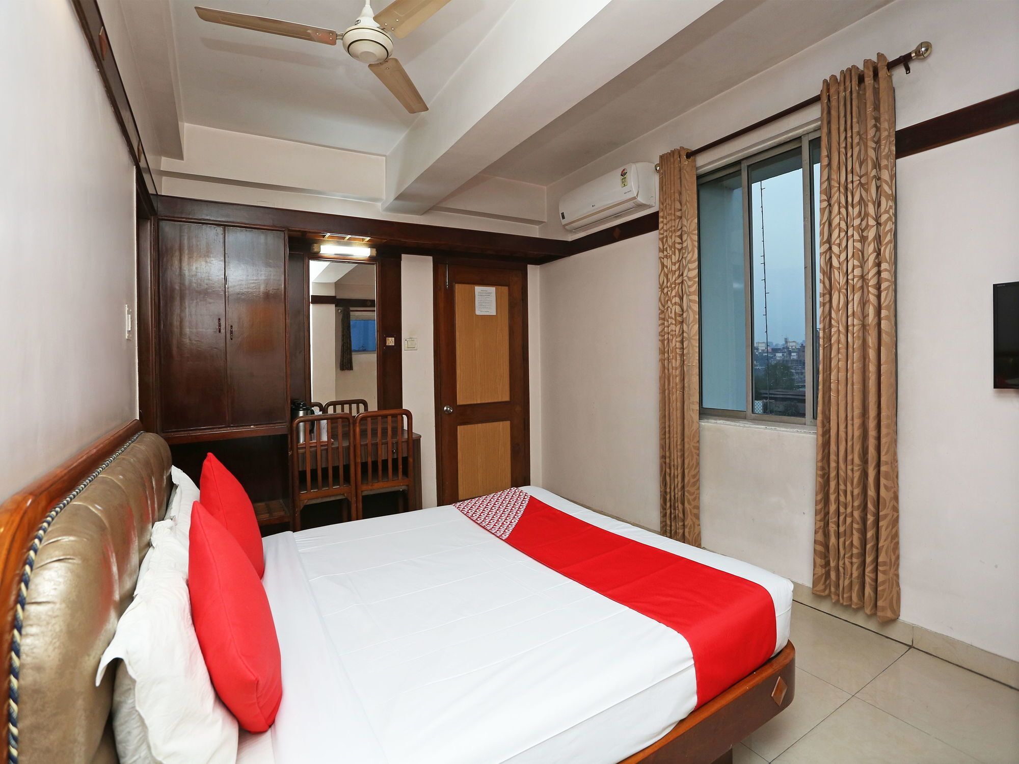Hotel Amrit Regency 구와하티 외부 사진